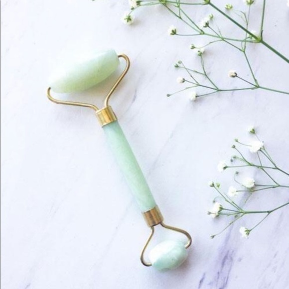 VELVET LUXURIOUS FACIAL JADE CRYSTAL ROLLER - Picture 3 of 4